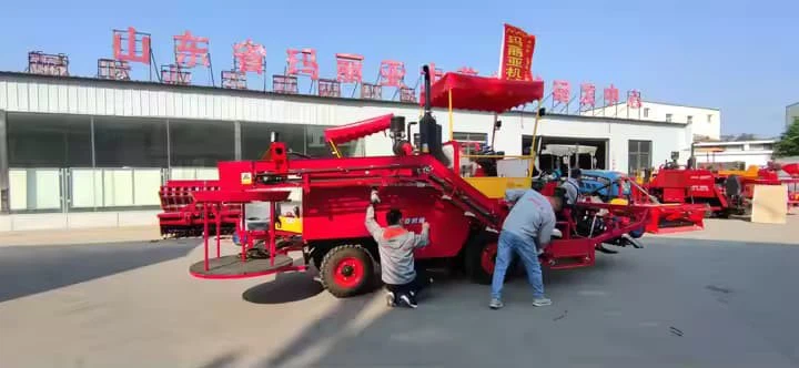 Double Rows Mini Tractor Mounted Onion Cassava Sweet Potato Murphy Carrot Ginger Harvester